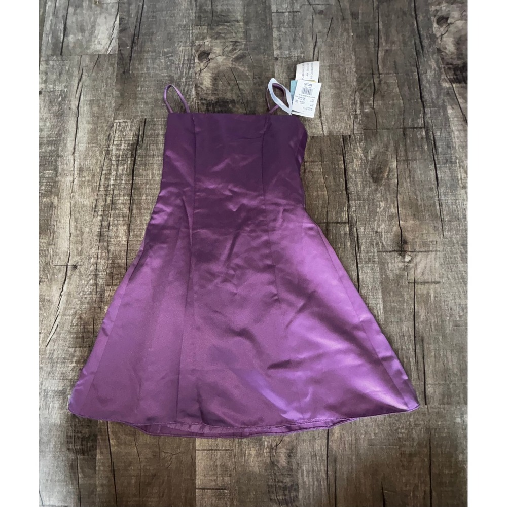 Davids Bridal Girls Wisteria Purple Satin Flower Girl Dress Size 6 NWT - Picture 1 of 5